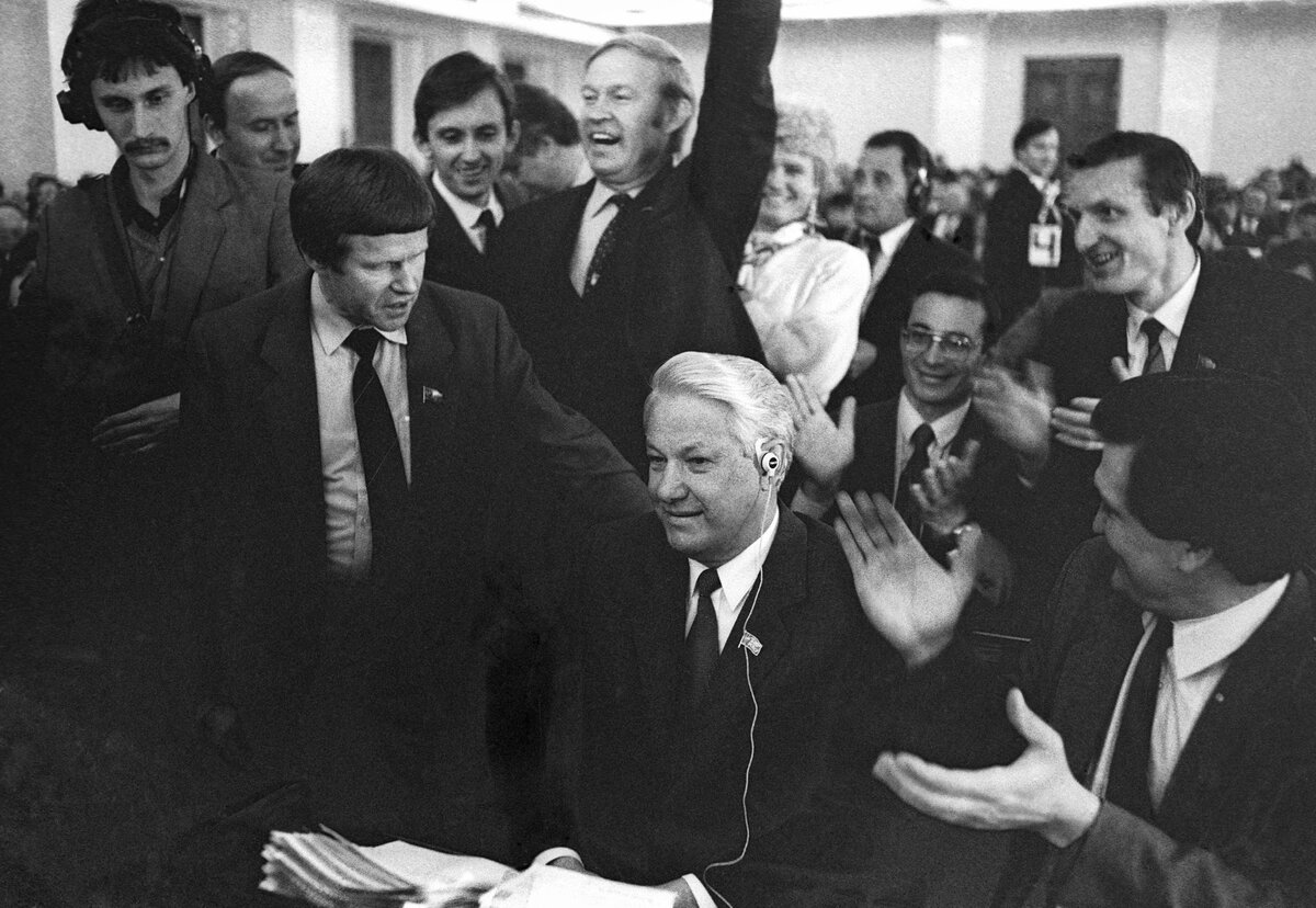 5 декабря 1991. Ельцин избран председателем Верховного совета РСФСР. Съезд народных депутатов 1990 Ельцин. 29 Мая 1990 Ельцин избран председателем Верховного совета.