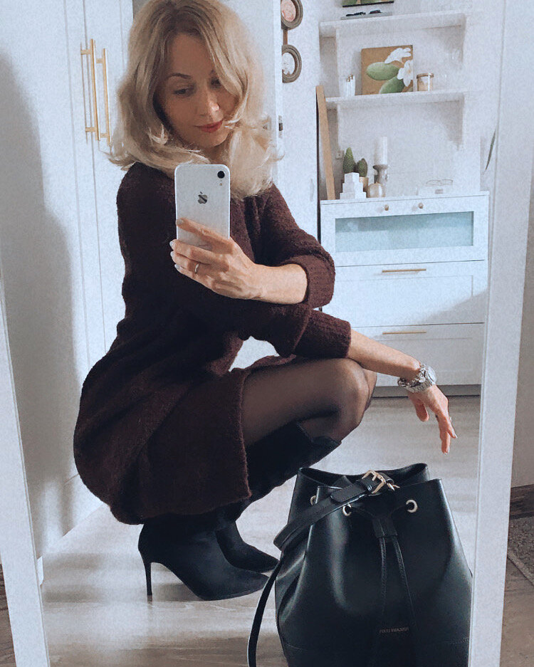 Трикотажное платье Uniqlo свободного кроя. 