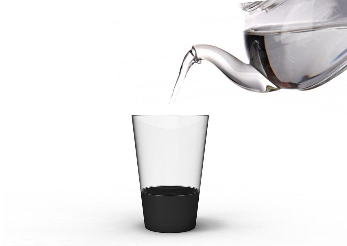 Воду лить стакан. Горячая вода в стакане. Стакан теплой воды. Воду наливают в стакан. Наливает из чайника в стакан.