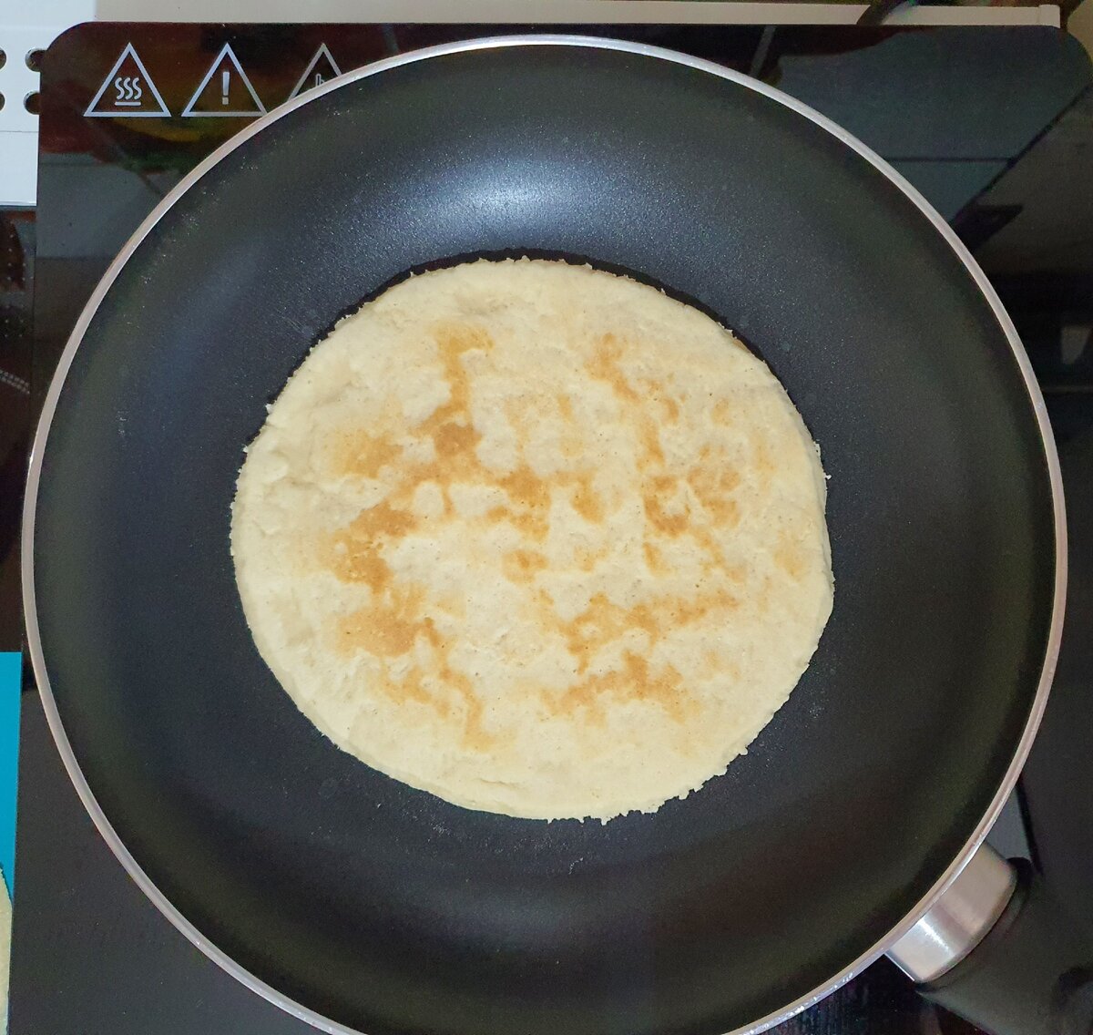 Коржи на кефире на сковороде