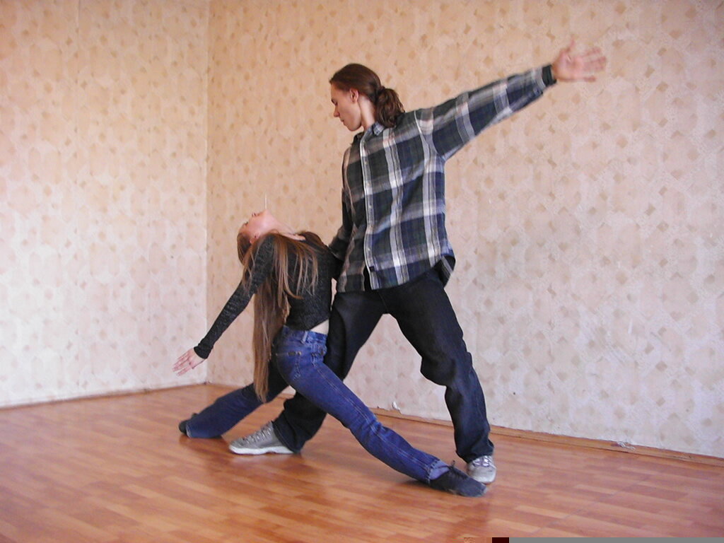 Этот танец интересен тем, что в него можно добавлять трюки и импровизировать.