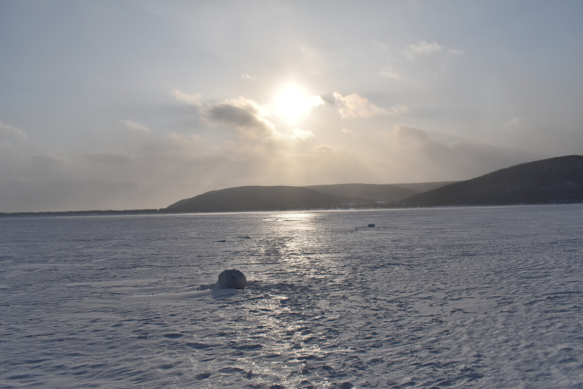 Скованная льдами Волга