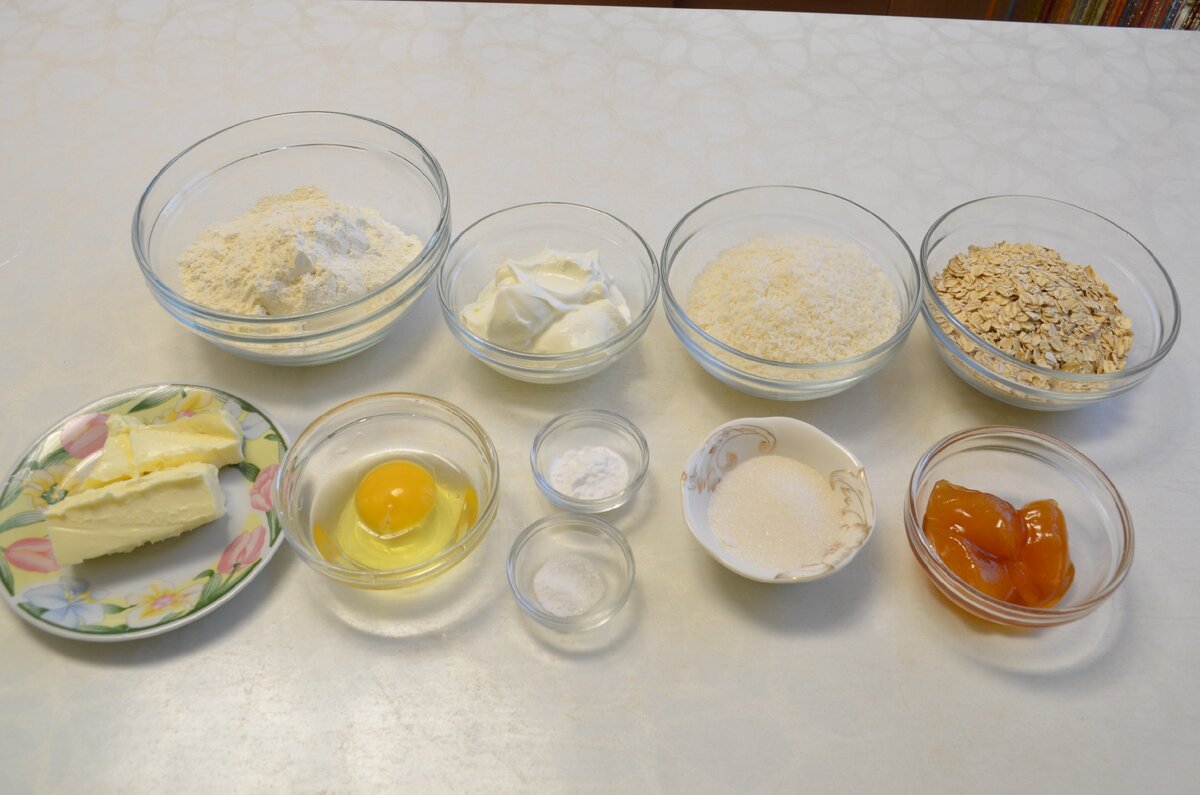 Рецепт: хлопья овсяные быстрого приготовления-100 гр
стружка кокосовая 100 гр
мед 100 гр
сливочное масло мягкое 100 гр
сметана 20% -200 гр
сода 1 ч.л.
соль 1/4 ч.л.
сахар 2-3 ст.л.
1 яйцо
мука 220 гр
можно добавить сахар немного больше, если вы любите сильно сладкое печенье,
можно добавить ванилин, орешки,клюкву вяленую или изюм,шоколадные капли.