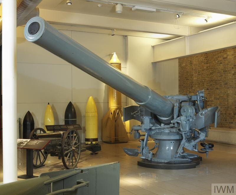 140-мм орудие главного калибра крейсера HMS Chester. В его расчёт входил Джон Корнуэлл 