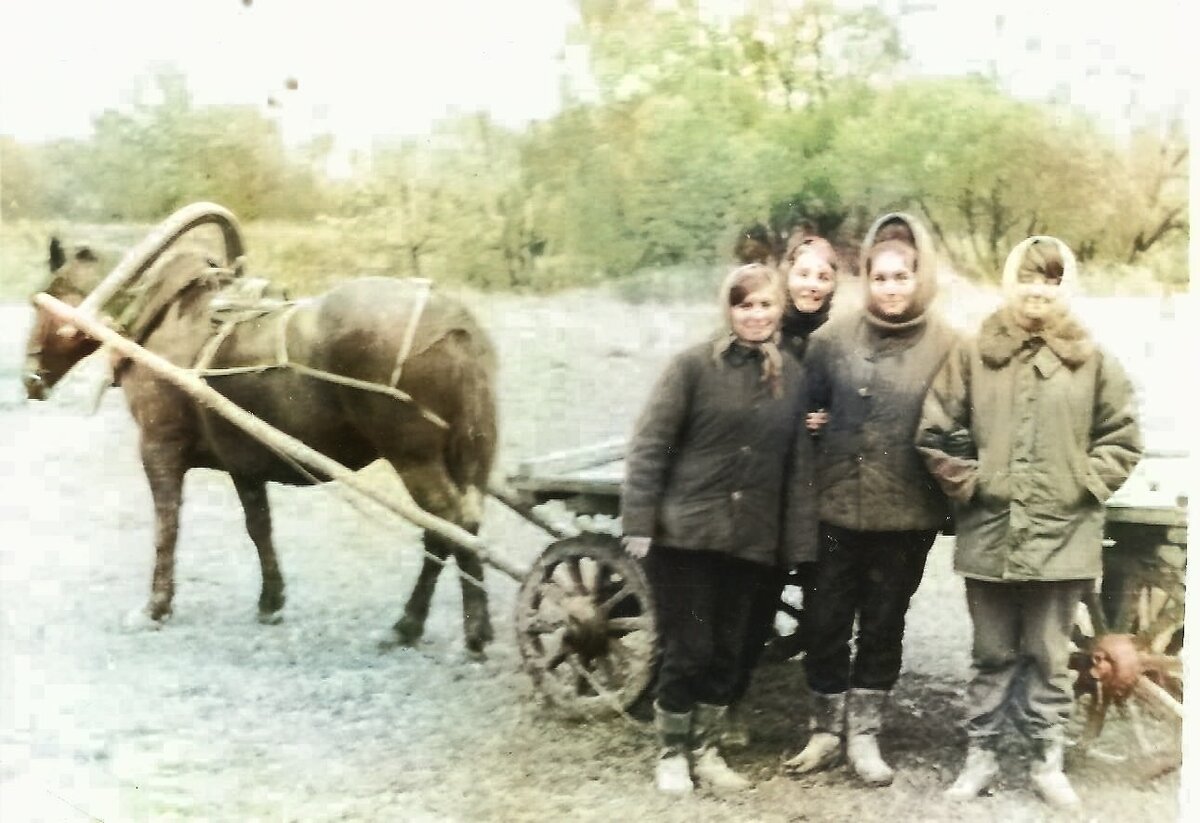 Наши девочки. Из архива автора.