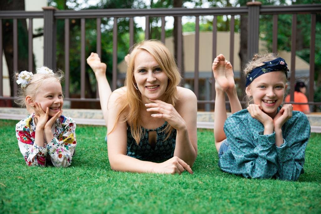 Светлана со своими дочерьми - будущими балеринами.