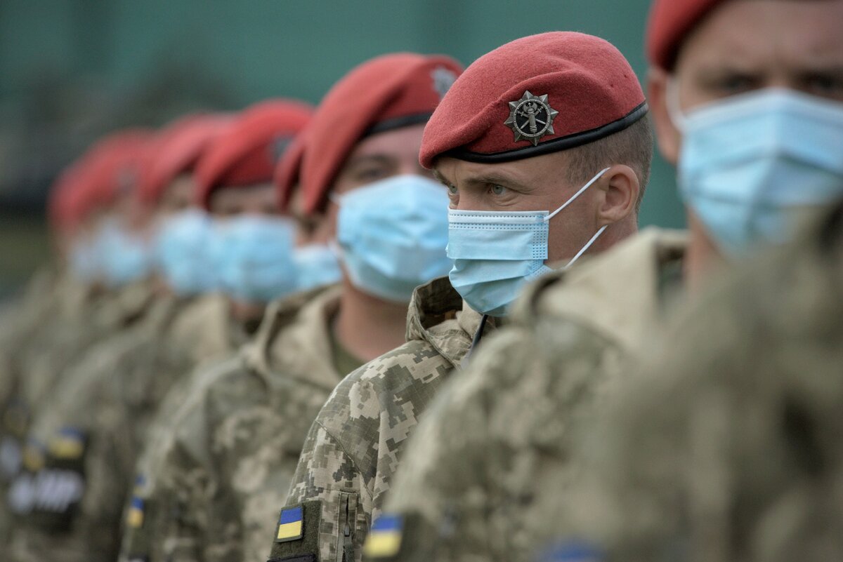 Украинские военнослужащие во время международных военных учений Rapid Trident 2020 - Фото: ZUMA\TASS