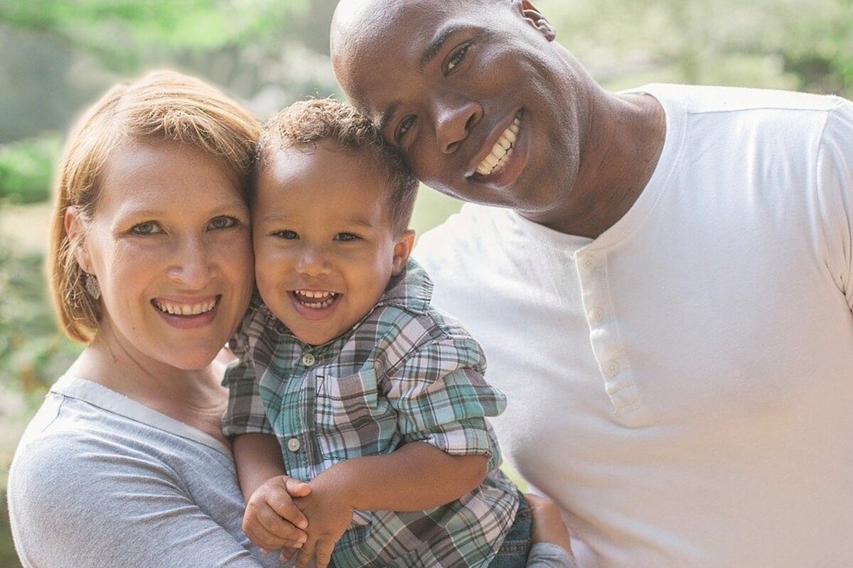 Образцовая семья по мнению фотостоков. Не знаю насколько это хорошо продаётся, у меня нет моделей. Фото с сайта pixabay.com