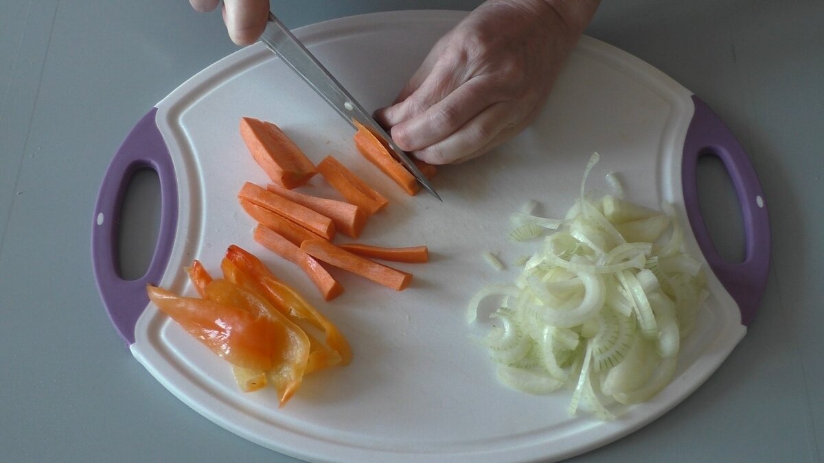 Запекла мясо с овощами в мультиварке, можно в духовке. Ужин без хлопот.