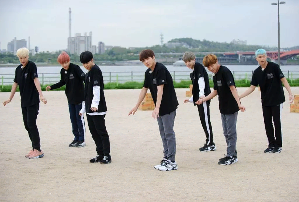 машина чон чонгук. тэхен 4к. тэхен тхт. бегущий человек шоу тэхен. чонгук фила 2021.