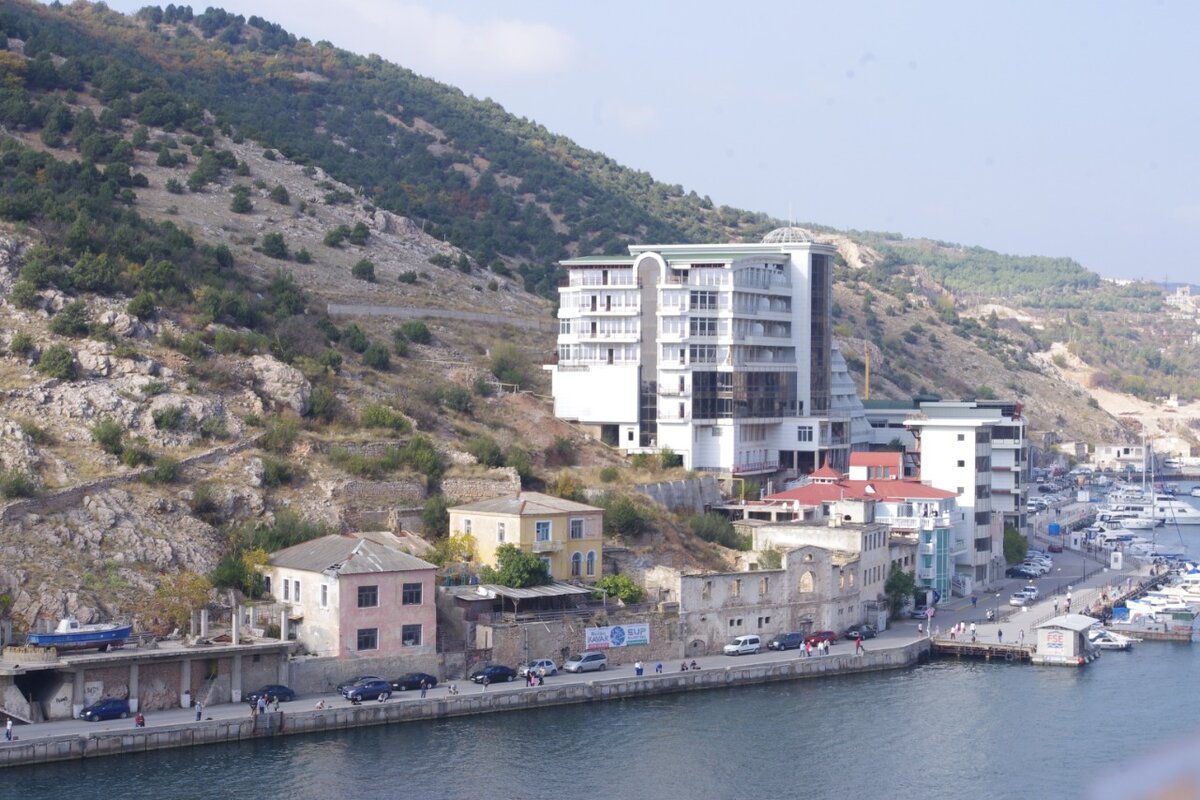 Балаклава - порт для яхт и рыбный рынок