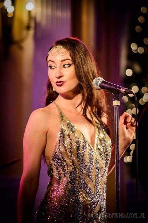 Робин Адель Андерсон, блестяще исполнившая Gangsta's Paradise c Postmodern Jukebox. И это далеко не единственная её запись с этим коллективом.