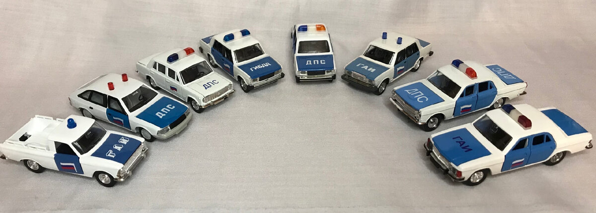 Продукция завода АГАТ: модели в раскраске "триколор".