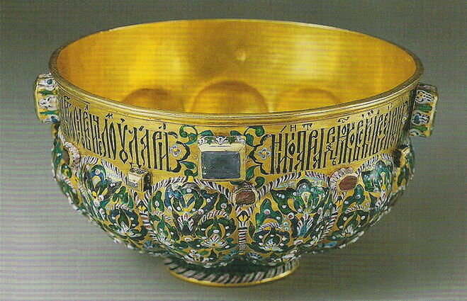  Братина. Россия, Москва. 1-я четверть XVII века. Принадлежала царю Михаилу Фёдоровичу Романову. Серебро. Чеканка, литьё, резьба, золочение.
