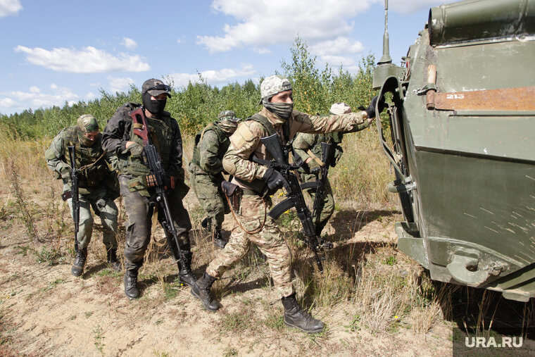    Стремоусов отметил, что Россия тоже стягивает свои силы к Херсону