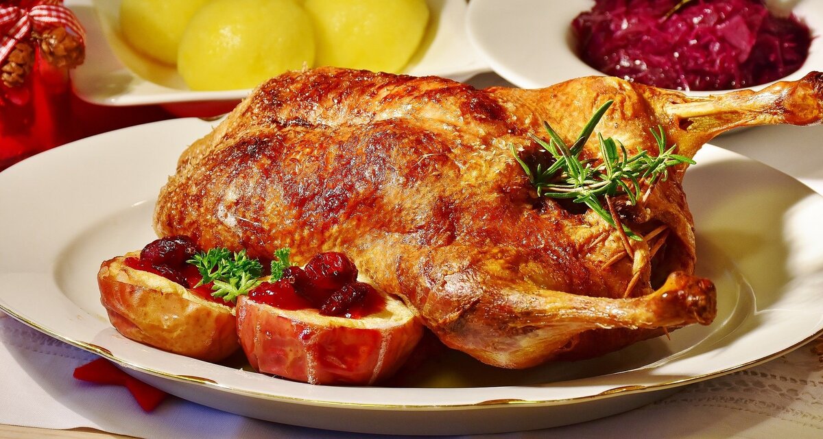     Как избавиться от последствий переедания в Новый год: праздник без дискомфорта