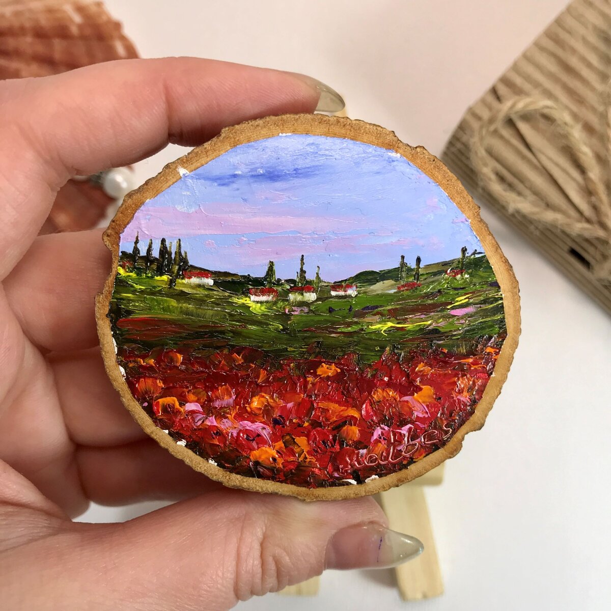 Яблоня Яблоня (23.12 – 01.01; 25.06 – 06.07) – разностороннее дерево, которому не чужды сентиментальность, романтичность и простодушие. Готова поделиться последним, что у нее есть, доверчива и наивна, поэтому ее легко обмануть. Не думает о завтрашнем дне, склонна преувеличивать масштаб имеющейся трагедии.