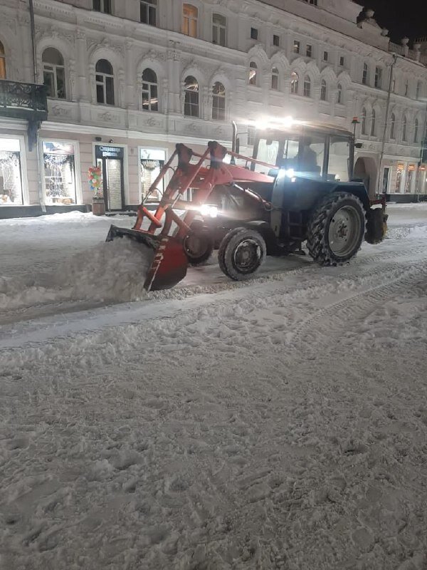    Коммунальная техника прошлась по всем главным улицам города Юлия Максимова