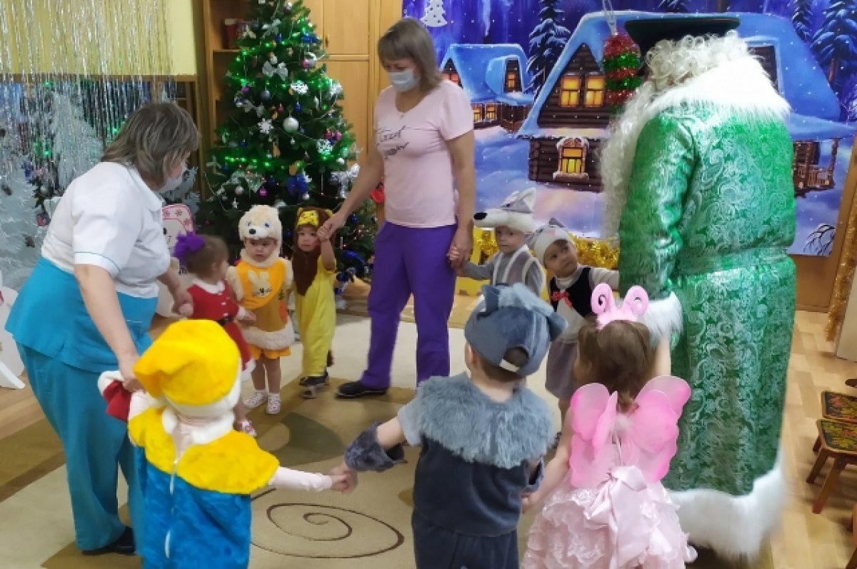    К кому пришёл Дед Мороз? «АиФ» поздравил детей Красноярского дома малютки