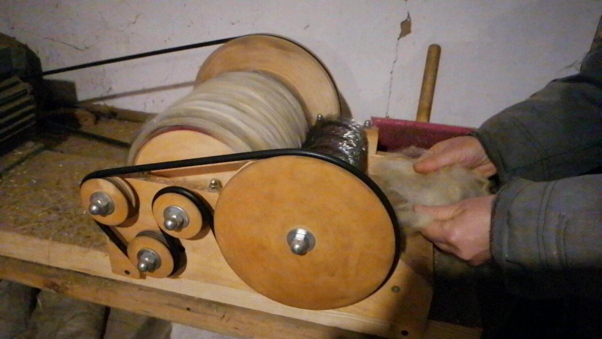 Добавление шерсти в полотно из конопли.