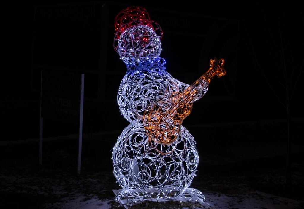      За пару часов до курантов: новогодний Волжский глазами прохожих и журналистов
