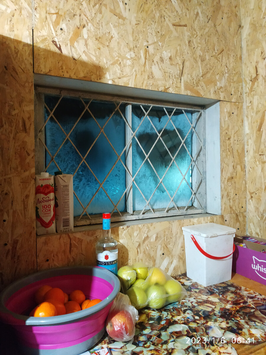 окно в коридоре