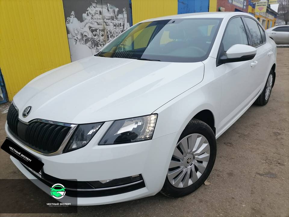 Skoda Octavia в цвете синий металлик reef blue