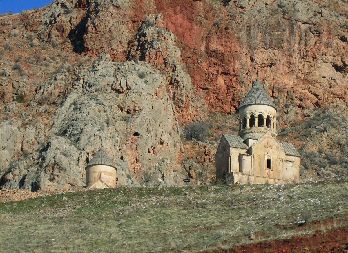 Арени армения. Нораванки момере. Ущелье Нораванка. Церкви Нораванке. Noravanqi фото.