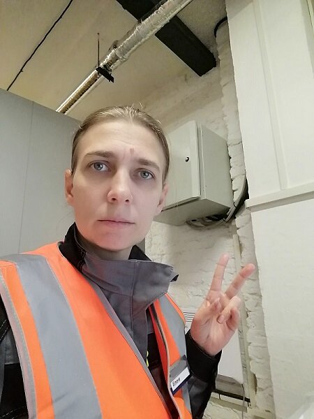 Автор по уши в... в работе - а вы что подумали?