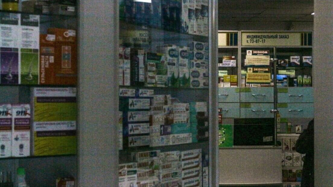     В Росздравнадзоре рассказали о повышенном спросе на отдельные препараты в аптеках, из-за чего могут происходить временные задержки в доставке лекарств в требуемом количестве. Это связали с логистическими проблемами. В ведомстве также предупредили граждан об активизации мошенников.