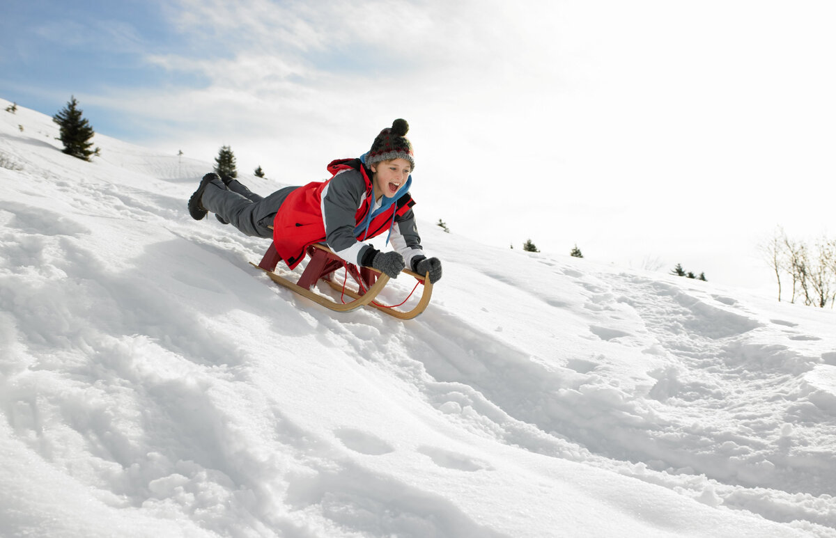 "Кто-то на каникулах едет в Куршавель, кто-то на Бали, а кто-то на санках с горки".