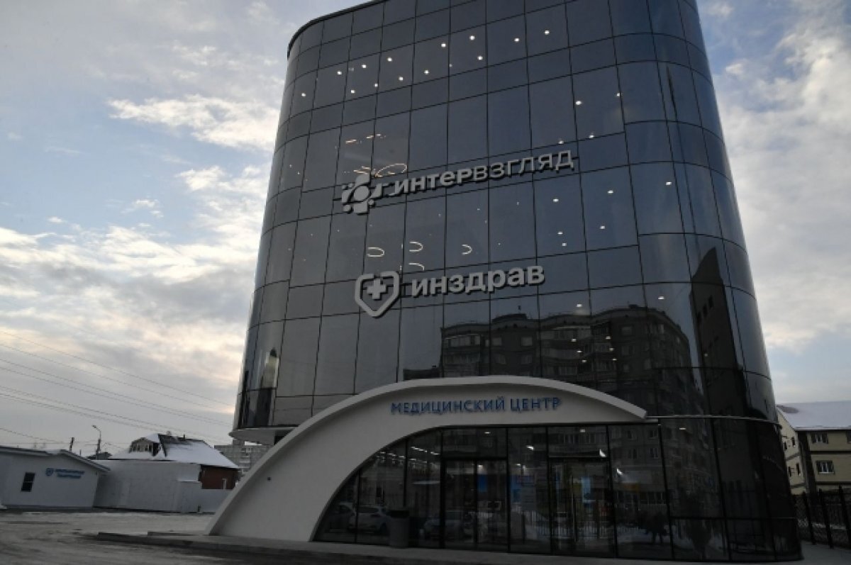    Омский губернатор оценил новый многопрофильный медцентр за 1 млрд руб.