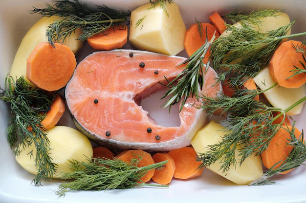 Горбуша, петрушка, картофель, морковь - запечь в духовке с любимыми специями