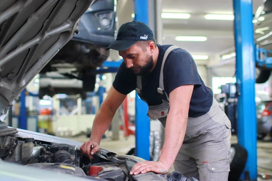 СТО, ремонт автомобиля Фото: Сергей Кулыгин, "БР"