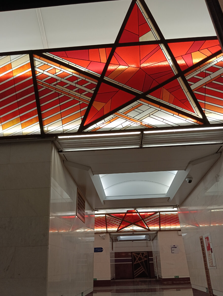 Проспект Славы, метро. 