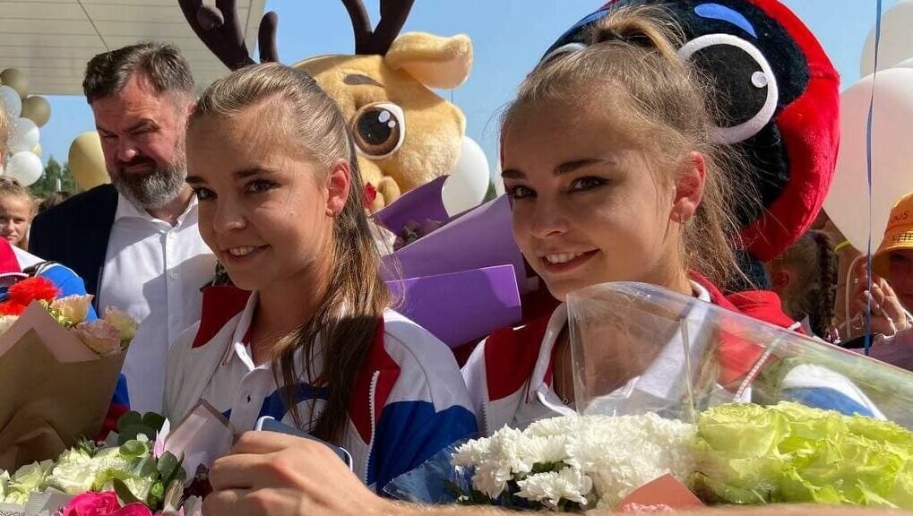     Гимнастки из Заволжья Нижегородской области Арина и Дина Аверины возглавят Экспертный совет по спорту, тем самым усилив состав Молодежного парламента при Госдуме РФ. Об этом рассказал спикер ЗСНО Евгений Люлин в своем Telegram-канале.