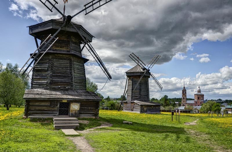 Мельницы в Музее деревянного зодчества в Суздале / фото Сергея Махлова 
