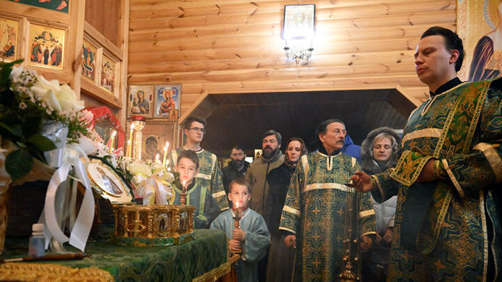 МОЩИ ПРЕПОДОБНОГО СЕРГИЯ РАДОНЕЖСКОГО В ЛУГАНСКОМ ХРАМЕ. ФОТО: ЦАРЬГРАД