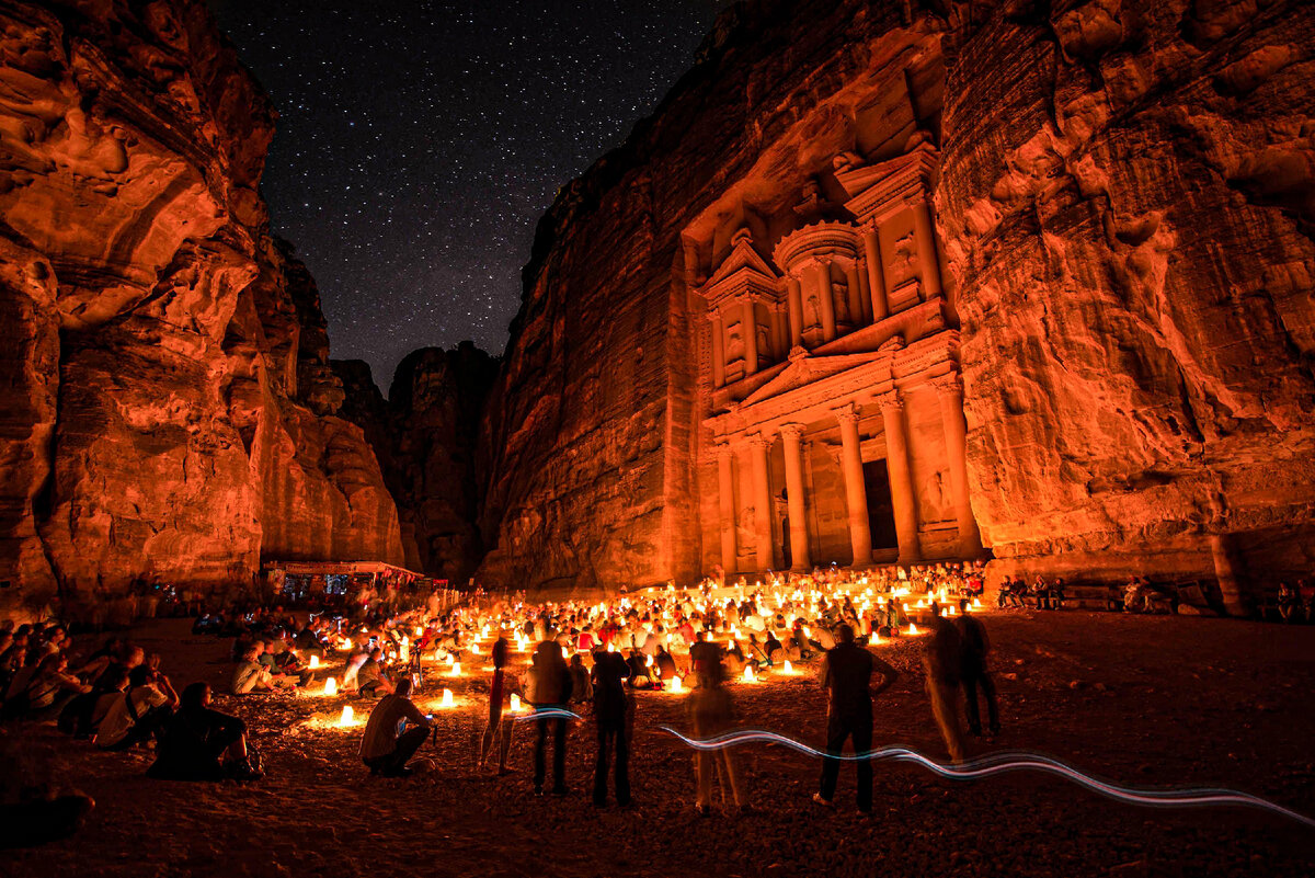 Петра в январе. Al Khazneh – Petra, Jordan. Петра Иордания ночью. Картина Иордания Петра. Ночная Петра Иордания фото.