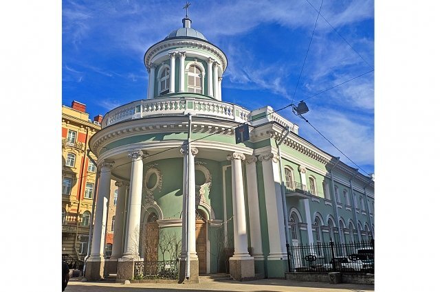 Анненкирхе в санкт петербурге. Церковь Анны Анненкирхе. Петербург Церковь Анненкирхе служба. Анненкирхе снаружи.