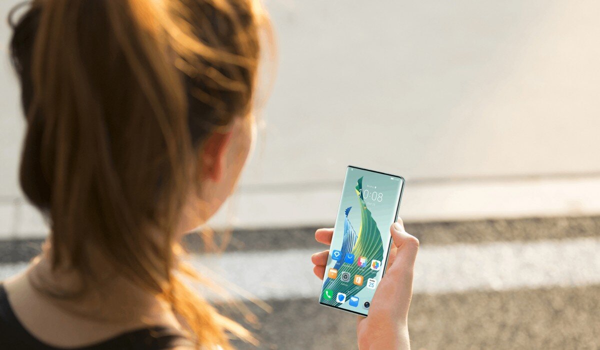 Экран выполнен по технологии AMOLED