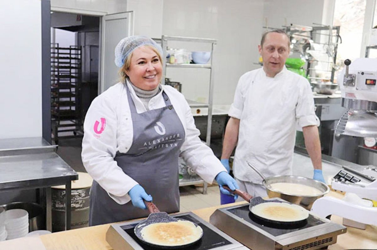    Янина Павленко лично принимала участие в подготовке вкусного подарка.