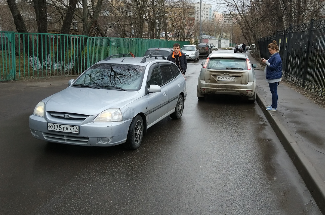 Ударились зеркалами на узкой дороге — кто будет виноват?