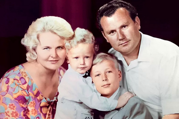 С родителями и младшим братом Стасом