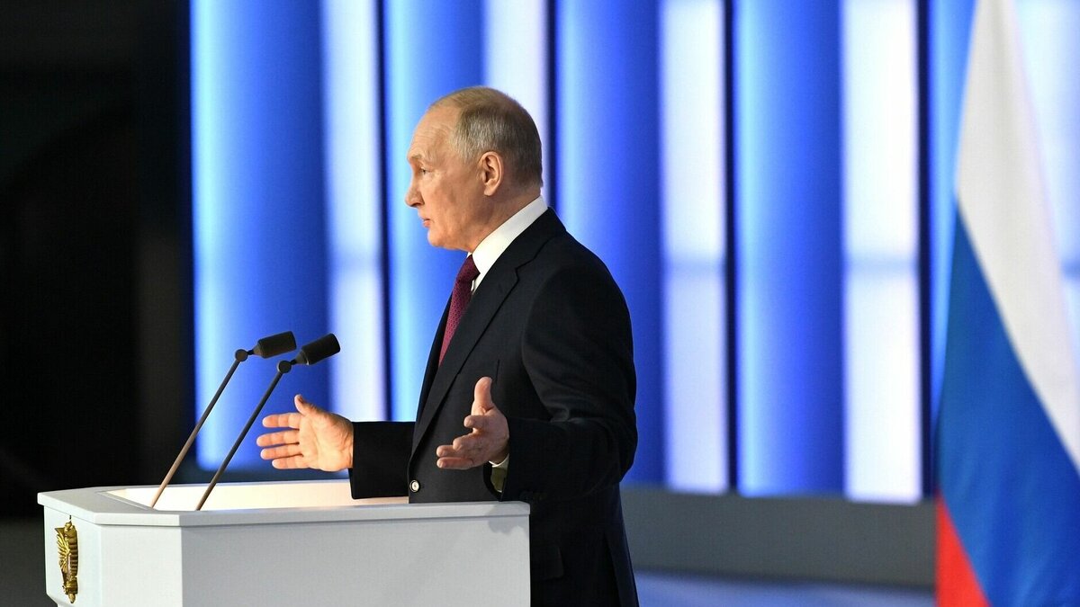     Президент России Владимир Путин предложил установить страховую гарантию для добровольных пенсионных накоплений. Страховать предлагается сбережения до 2,8 миллиона рублей.