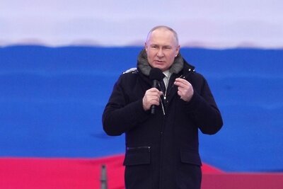    Президент РФ Владимир Путин выступает на митинге-концерте "Слава защитникам Отечества! ©Александр Вильф РИА Новости