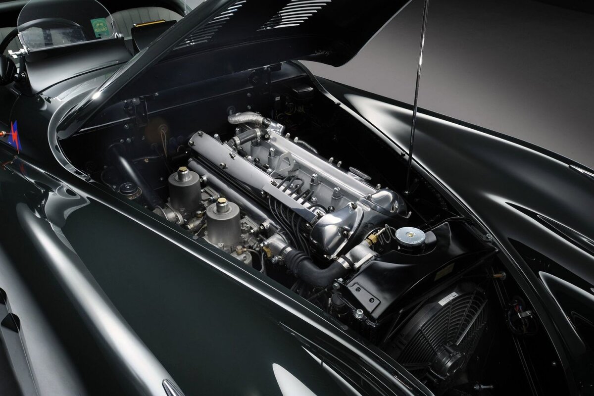 Источник: https://www.wallpaperup.com/895140/Jaguar_XK120_Competition_Roadster_1950_cars_racecars.html