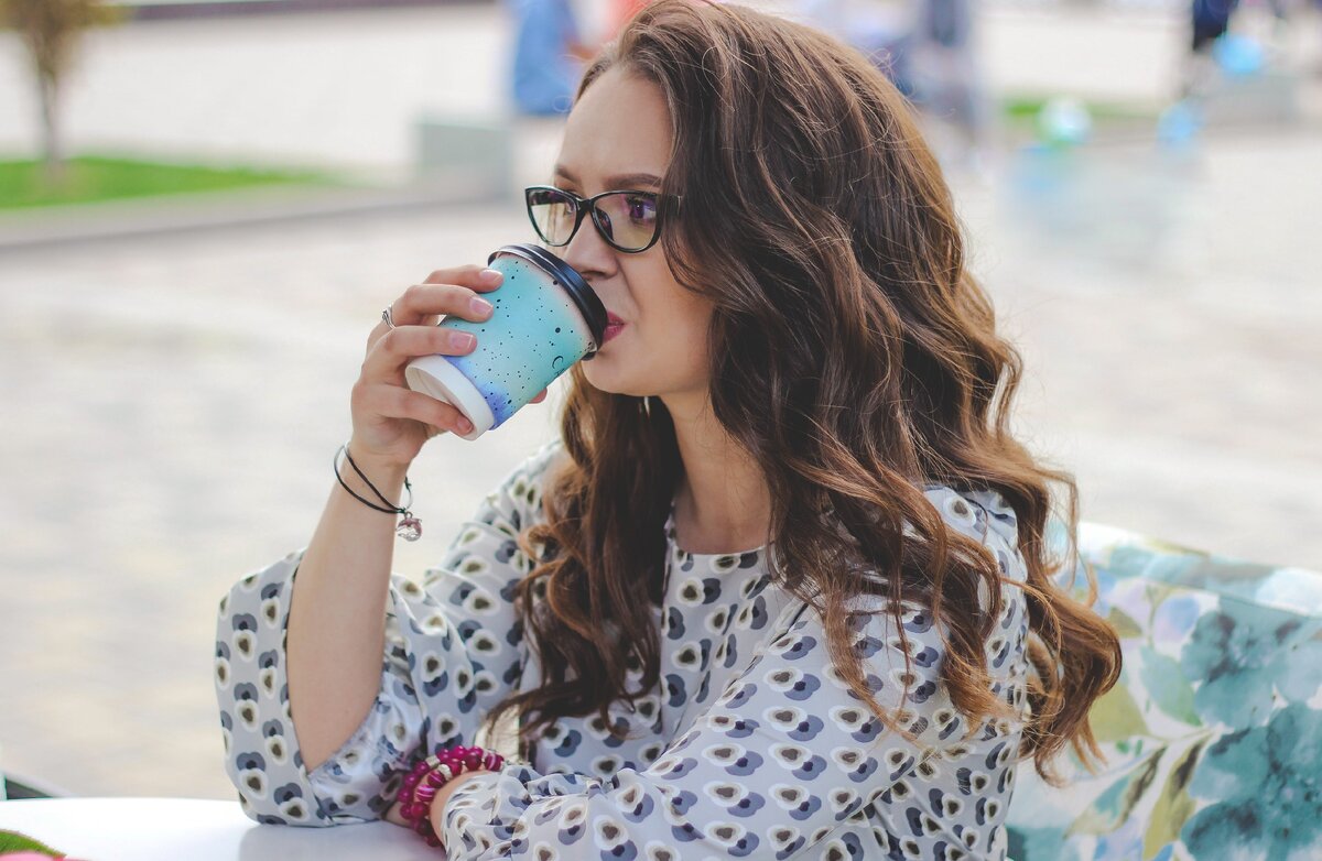 Радует, что график работы составляю самостоятельно - могу успеть сделать дела до обеда, или вечером перед сном поработать. 