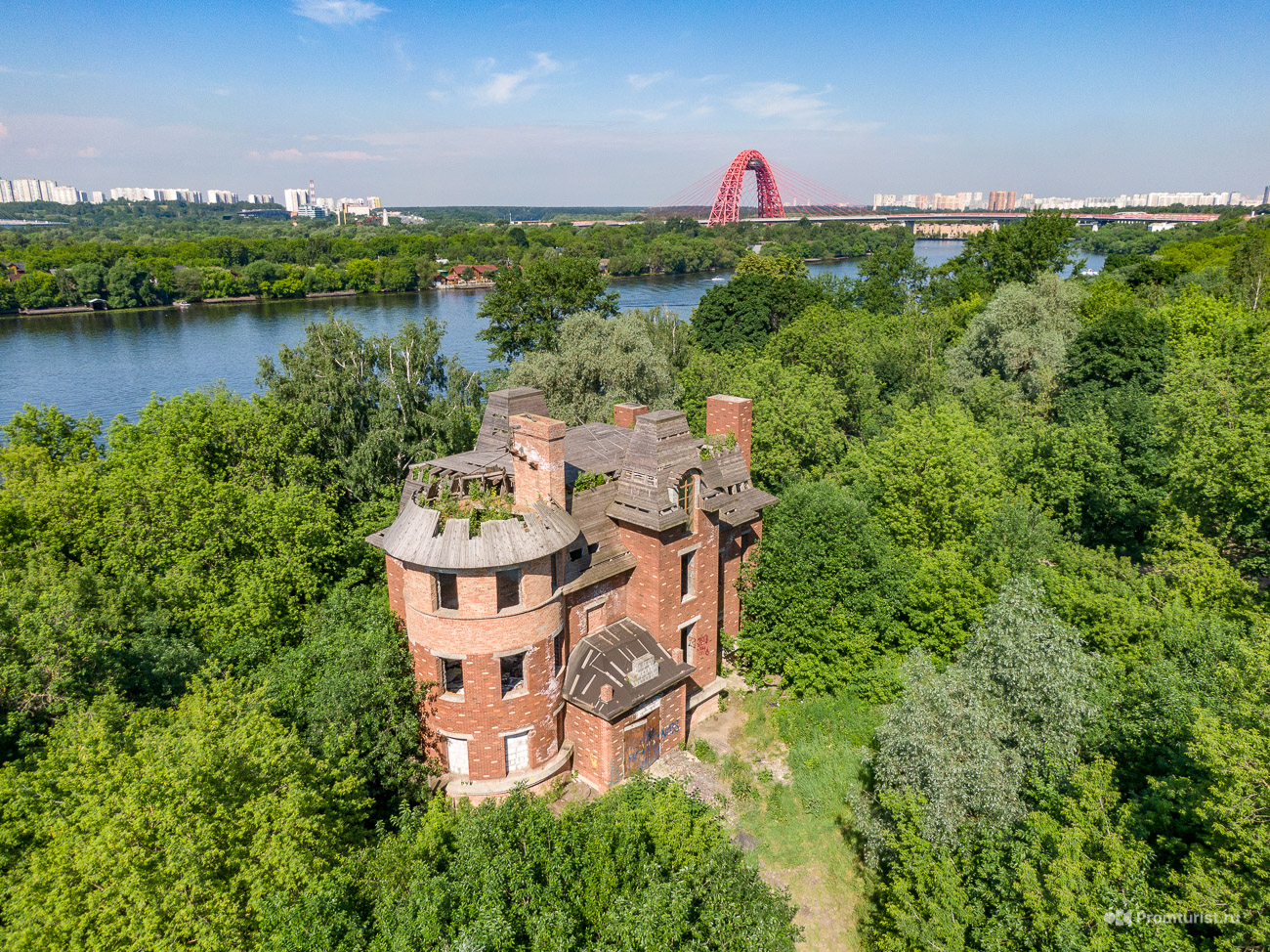 на карамышевской набережной