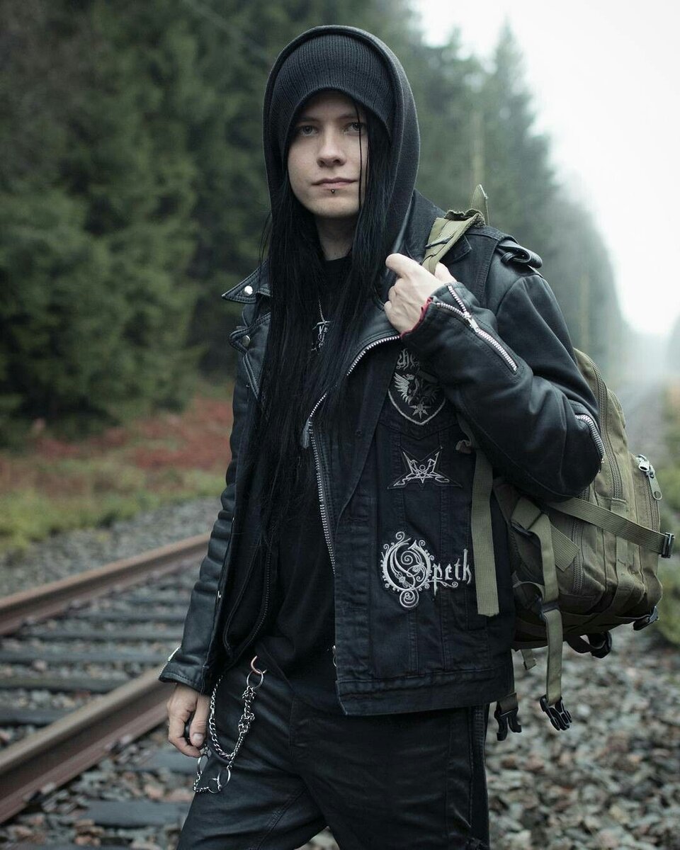 Примерно так выглядел мой взгляд и одежда, которую я носил.